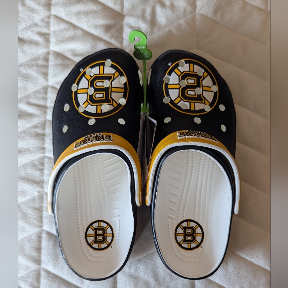 Boston Bruins Crocs - Unisex - M 9 / W 11